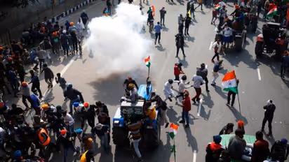 ಕೃಷಿ ಕಾಯ್ದೆಗಳ ವಿರುದ್ಧ ಪ್ರತಿಭಟನೆ: ರೈತರ ತಡೆಯಲು ರಸ್ತೆಗೆ ಮೊಳೆ!