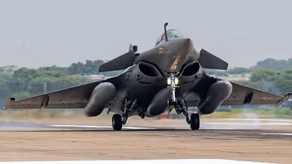 സേന ആവശ്യപ്പെട്ട മാറ്റങ്ങളുമായി മൂന്ന് റഫാൽ യുദ്ധ വിമാനങ്ങൾ കൂടി എത്തി