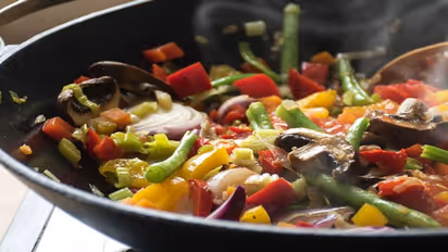 പാചകം ചെയ്യുമ്പോള്‍ പ്രത്യേകം ശ്രദ്ധിക്കേണ്ട അഞ്ച് കാര്യങ്ങള്‍...