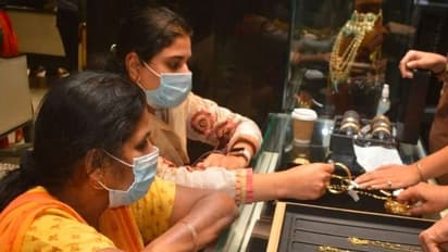 Gold Rate Today: தங்கம் விலை சவரனுக்கு ரூ.560 குறைவு| மகிழ்ச்சியில் மிடில் கிளாஸ் மக்கள்! நிலவரம் என்ன 