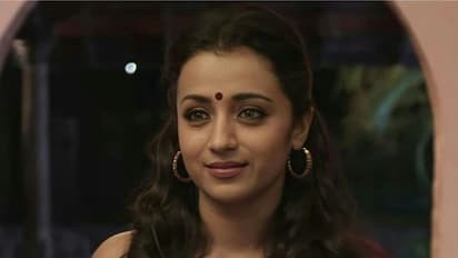 దర్శక నిర్మాతల తీరుకు హర్ట్ అయిన త్రిష... కనీసం ఆమెకు చెప్పకుండా...