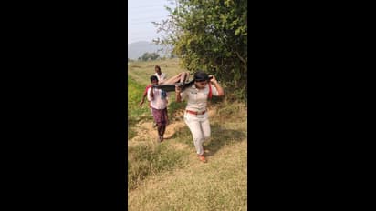 സംസ്കാരത്തിനായി അനാഥ മൃതദേഹം ചുമലിലേറ്റി വനിത എസ്ഐ താണ്ടിയത് കിലോമീറ്ററുകള്‍.!