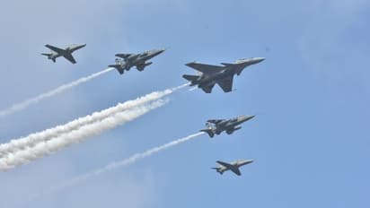 পাকিস্তানের নাকে ঝামা ঘষে কাশ্মীরে বায়ুসেনার এয়ার শো, নিজেদের শক্তি বোঝাবে নয়াদিল্লি