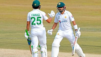 ഇംഗ്ലണ്ടിനെതിരായ ടെസ്റ്റ് പരമ്പര: പാകിസ്ഥാന് ടീമില് രണ്ട് പുതുമുഖങ്ങള്; ഫവാദ് ആലം പുറത്ത്