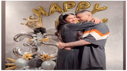 காதலனை சென்னைக்கே அழைத்து வந்த ஸ்ருதிஹாசன்! பொது இடத்தில் ரொமான்டிக் செல்ஃபி!