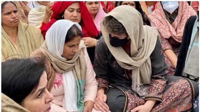 'രാജ്യം നിങ്ങളുടെ കൂടെയുണ്ട്'; സമരത്തിനിടെ മരിച്ച കര്ഷകന്റെ വീട് സന്ദര്ശിച്ച് പ്രിയങ്കാ ഗാന്ധി