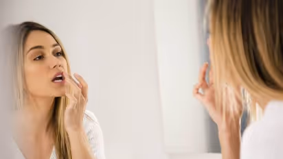 ചുണ്ടുകള്‍ക്ക് നിറം വയ്ക്കാന്‍ ഗ്ലിസറിൻ ഇങ്ങനെ ഉപയോഗിക്കാം...