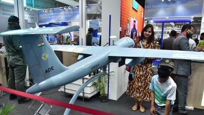 एयरो इंडिया शो के दीवाने हुए बच्चे, विदेशियों के साथ देश की ताकत देख गर्व से हुआ सीना चौड़ा