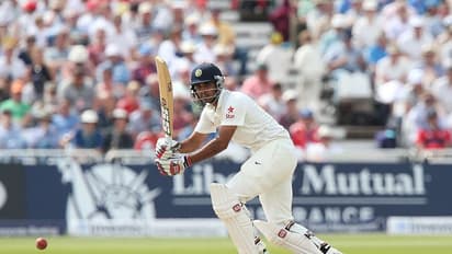 భువనేశ్వర్ కుమార్ సంచలన నిర్ణయం... కావాలనే టెస్టులకు దూరంగా ఉండాలని...