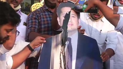 ಸಚಿನ್ ತೆಂಡುಲ್ಕರ್ ಕಟೌಟ್‌‍ಗೆ ಮಸಿ ಬಳಿದು ಅವಮಾನ ಮಾಡಿದ ಯೂಥ್ ಕಾಂಗ್ರೆಸ್!