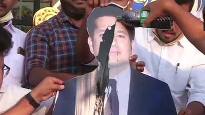 सचिन ने की देश को एकजुट करने की बात, केरल युवा कांग्रेस को नहीं आई पसंद; कट आउट पर पोती कालिख