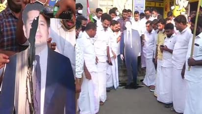 இந்திய இறையாண்மைக்காக குரல் கொடுத்த சச்சின்.. கட் அவுட்டில் கருப்பு சாயத்தை ஊற்றி வெறுப்பை கக்கும் காங்கிரஸ்