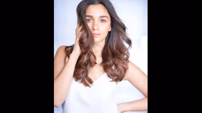 అలియాభట్ లగ్జరీ లైఫ్.. ఎన్ని కార్లు ఉన్నాయో తెలుసా..?