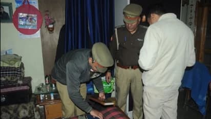 रिटायर्ड सीवीओ ने डॉक्टर बेटे के साथ की खुदकुशी, मरने से पहले लिखी पत्नी, भाई और जीजा के नाम चिट्ठियां