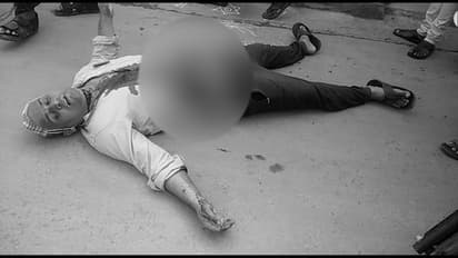 అప్పు తీర్చమన్నాడని.. కత్తితో పొడుకుని ఆత్మహత్యాయత్నం ! (వీడియో)