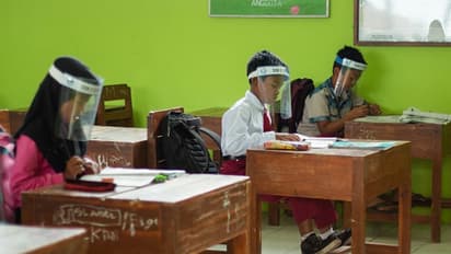 తెలంగాణ: ముగిసిన వేసవి సెలవులు.. పాఠశాలల ప్రారంభంపై లేని స్పష్టత, కన్ఫ్యూజన్లో టీచర్స్