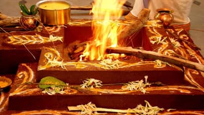 বিজয়া দশমীতে বাড়িতে করুন যজ্ঞ, জেনে নিন কী সুফল মেলে