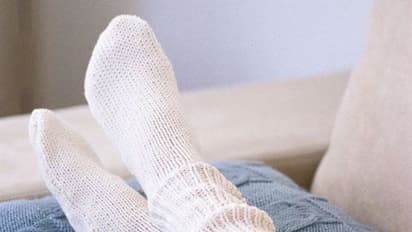 ಸಾಕ್ಸ್ ಹಾಕಿ ಮಲಗೋ ಅಭ್ಯಾಸ ಇದೆಯೇ? ಎಚ್ಚರ, ಎಚ್ಚರ... ಈ ಅಭ್ಯಾಸ ಬಿಡಿ