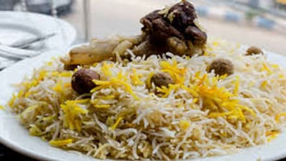 कभी खाई है दुनिया की सबसे महंगी बिरयानी? धनिया पत्ती की जगह सोने की पत्तियों से सजाते हैं प्लेट
