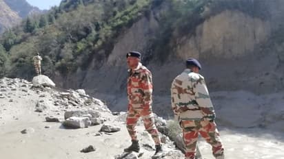 PHOTOS: चमोली ग्लेशियर त्रासदी में देश से कट गए सेना के जवान, जिस पुल से थे जुड़े बह गया वही रास्ता