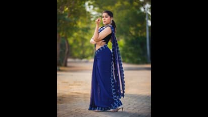 సిగ్గు మొగ్గేసింది.. యాంకర్‌ రష్మీ కడితే చీరకే అందం రాదా?..లేటెస్ట్ పిక్స్ హల్‌చల్‌