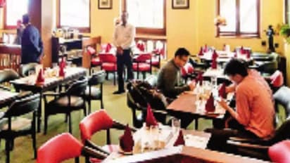 service charge guidelines: சர்வீஸ் சார்ஜ் கட்டாயமில்லை: ஹோட்டல்களுக்குக்கு மத்திய அரசு கடும் எச்சரிக்கை