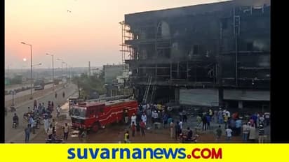 ಬೃಹತ್ ಕಾಂಪ್ಲೆಕ್ಸ್ನಲ್ಲಿ ಅಗ್ನಿ ಅವಘಡ : ಇನ್ನೂ ಆರದ ಬೆಂಕಿ