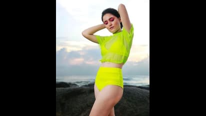 'அவ்வை ஷண்முகி' படத்தில் நடித்த குழந்தை நட்சத்திரமா இது..? பிகினி உடையில் கொடுத்த படு மோசமான போஸ்கள்...!