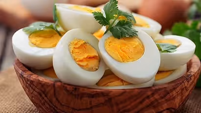 കൊളസ്‌ട്രോള്‍ ഭയന്ന് മുട്ടയുടെ മഞ്ഞ ഒഴിവാക്കേണ്ടതുണ്ടോ?