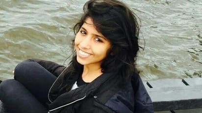 సీఎం కూతురికే కుచ్చు టోపీ.. రూ.34వేలు టోకరా..!