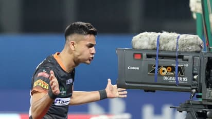 ISL 2021- 22 : പരാതിയിലും കാര്യമില്ല; ഐഎസ്എല്ലില് മോശം റഫറീയിങ് തുടര്ക്കഥ