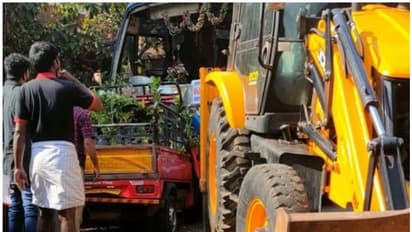 മലപ്പുറത്ത് ബസും ഗുഡ്സ് ഓട്ടോയും കൂട്ടിയിടിച്ച് അപകടം, മൂന്ന് മരണം