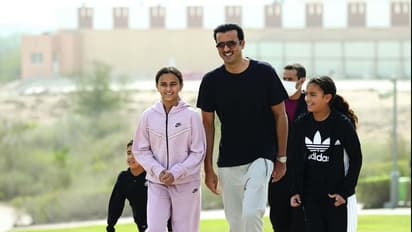 ദേശീയ കായികദിനത്തില്‍ ജനങ്ങള്‍ക്ക് ആവേശം പകര്‍ന്ന് ഖത്തര്‍ അമീര്‍, ചിത്രങ്ങള്‍ വൈറല്‍