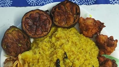 বাড়ি আম থৈ-থৈ, এক ঘেয়ে মেনু আর ভালো লাগছে না, একটা বৃষ্টির দিনে বানিয়ে ফেলুন এবার আম খিচুরি