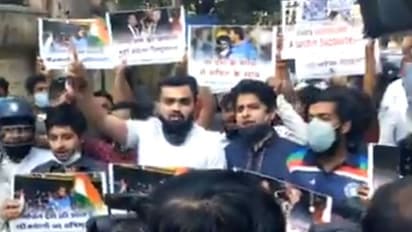 ಸಚಿನ್ ಮನೆ ಮುಂದೆ ಜಮಾಯಿಸಿದ ಫ್ಯಾನ್ಸ್; ದೇಶಾದ್ಯಂತ ಕ್ರಿಕೆಟ್ ದಿಗ್ಗಜನಿಗೆ ಭಾರಿ ಬೆಂಬಲ!