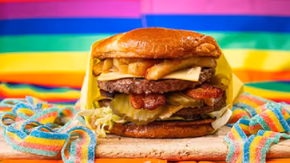 ഇതാണ് 'ഗേ ബര്‍ഗര്‍'; രസകരമായ പേര് ട്വിറ്ററില്‍ തരംഗമാകുന്നു...