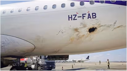 సౌదీ ఎయిర్ పోర్ట్ పై తిరుగుబాటు దారుల దాడి.. మంటల్లో విమానం...