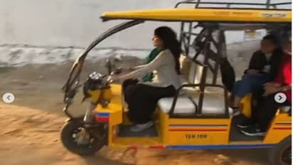 సెట్లో ఈ-ఆటో నడిపించిన జాన్వీ కపూర్.. యూనిట్ షాక్