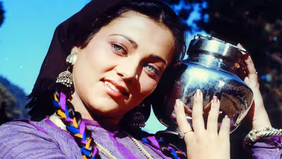 ರಾಮ್‌ ತೇರಿ ಗಂಗಾ ಮೈಲಿ ಬೋಲ್ಡ್‌ ನಟಿಯ  ಹೊಸ ಆವತಾರ ಹೇಗಿದೆ ನೋಡಿ!