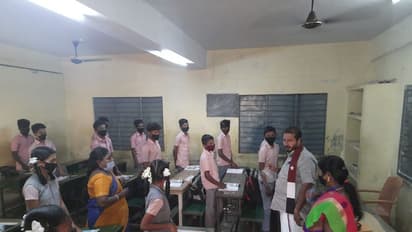 அதிரடியாக பள்ளிக்கூடத்திற்குள் நுழைந்த எம்எல்ஏ.. மாணவர்களை நலம் விசாரித்து நெகிழ்ச்சி..