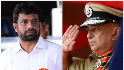 മാര്ച്ച് ഒന്നിന് മതിയാക്കാം; മുഖ്യമന്ത്രിയുടെ മാധ്യമ-പൊലീസ് ഉപദേഷ്ടാക്കളുടെ സേവനം അവസാനിപ്പിച്ച് ഉത്തരവ്