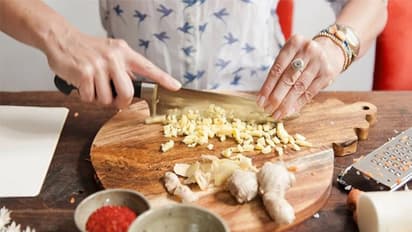 చలికాలంలో అల్లాన్ని ఎక్కువగా తింటే ఎన్ని లాభాలున్నాయో తెలుసా? 