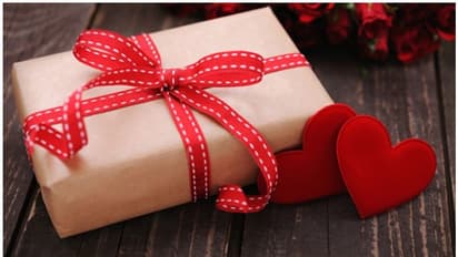 വാലന്റൈൻസ് ഡേ; കാമുകിയ്ക്ക് നൽകാം ഈ സമ്മാനങ്ങൾ