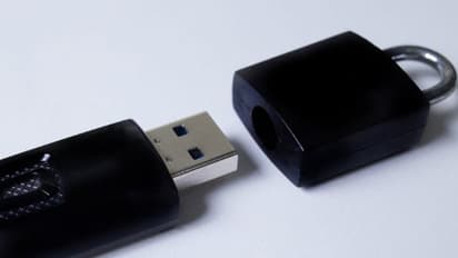 Shocking - যৌন কৌতূহলে মূত্রনালীতে ইউএসবি তার ঢোকালো কিশোর, তারপরই ঘটল ভয়ঙ্কর ঘটনা