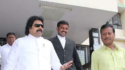 சசிகலாவால் கைவிடப்பட்ட சுதாகரன் விடுதலை எப்போது? வெளியான அதிகாரப்பூர்வ தகவல்..!