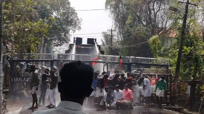 യുവമോർച്ച പിഎസ്‌സി ഓഫീസ് മാർച്ചിൽ സംഘർഷം