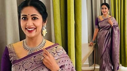 ബനാറസി സാരിയില്‍ അതിമനോഹരിയായി നവ്യാ നായര്‍; ചിത്രങ്ങള്‍ വൈറല്‍