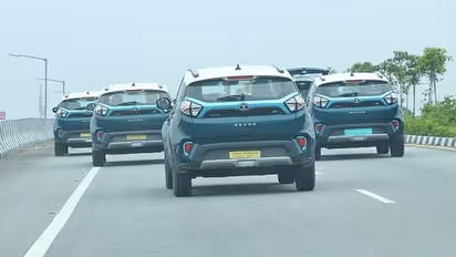 EV Sales : ഈ വണ്ടികള്‍ വാങ്ങാന്‍ കൂട്ടയടി, വാശിയോടെ കമ്പനികള്‍, എത്തുന്നത് 23 പുതിയ മോഡലുകള്‍!