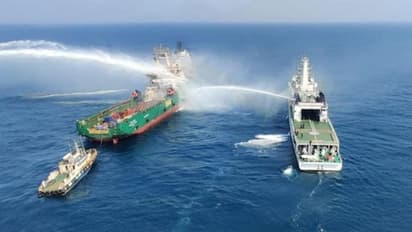 മുംബൈ തീരത്ത് ഒഎൻജിസിയുടെ കപ്പലിന് തീപിടിച്ചു; മൂന്ന് പേരെ കാണാതായി