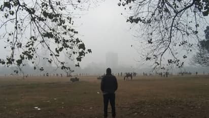 Weather Report: রাজ্যে জাঁকিয়ে ঠান্ডা পড়তে এখনও দেরি, শীতের পথে ফের বাধা নিম্নচাপ